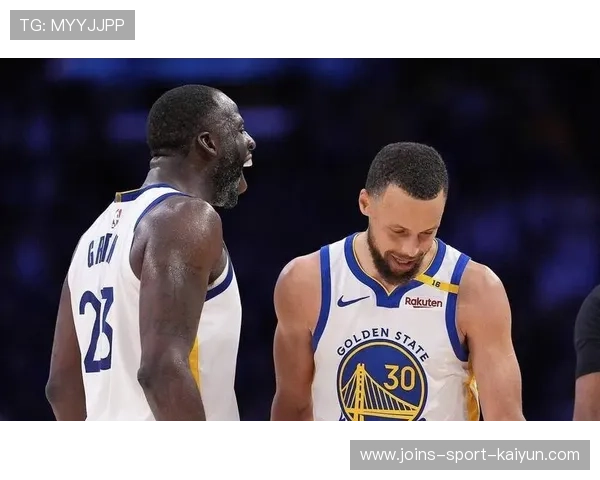 库里三分引燃现场掌声雷动